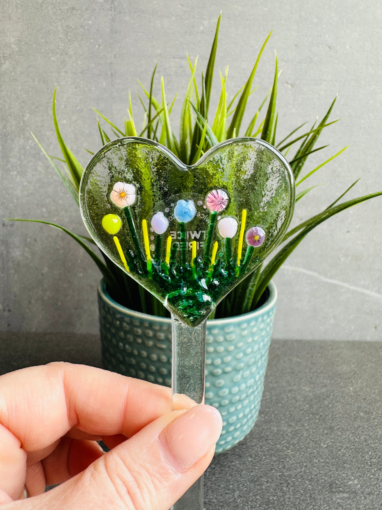 Fused Glass Floral Heart Hanger – Handmade Flower Decoration, Mother’s Day Gift, Romantic Keepsake, Luxury Gift Box