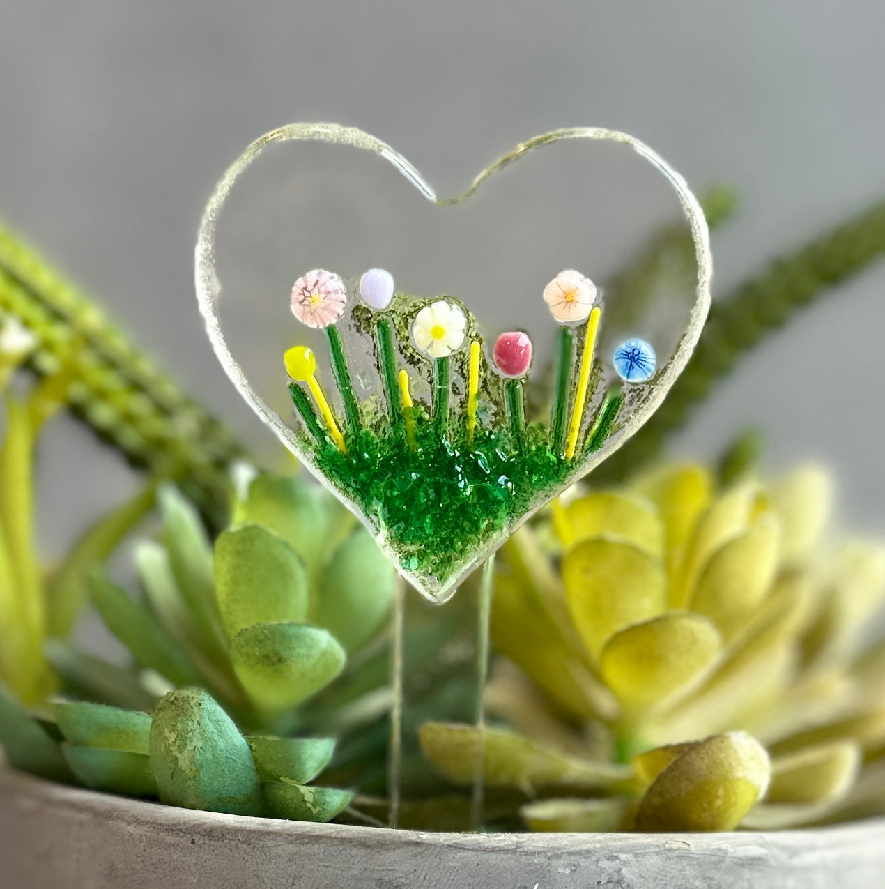 Fused Glass Floral Heart Hanger – Handmade Flower Decoration, Mother’s Day Gift, Romantic Keepsake, Luxury Gift Box