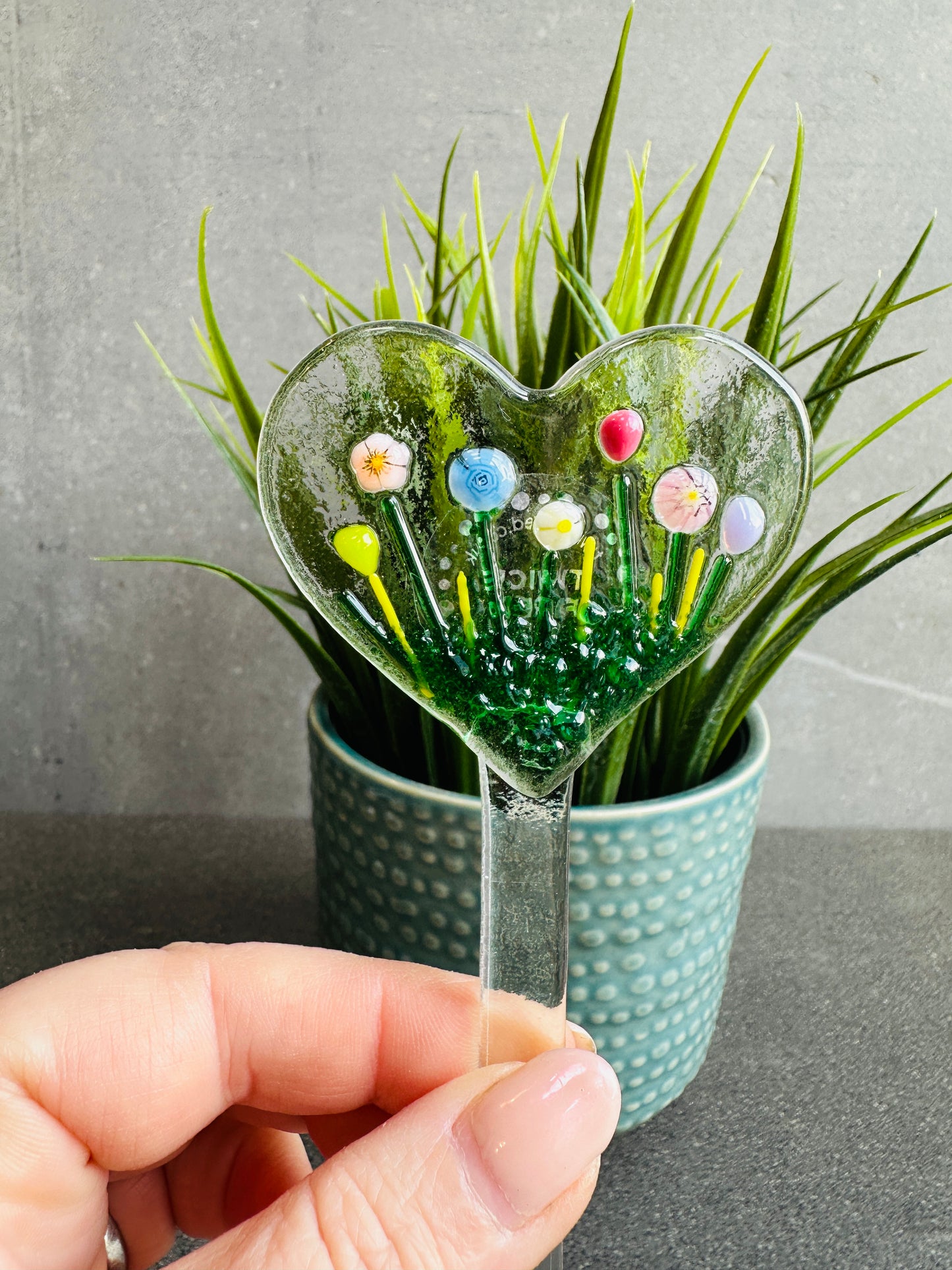 Fused Glass Floral Heart Hanger – Handmade Flower Decoration, Mother’s Day Gift, Romantic Keepsake, Luxury Gift Box