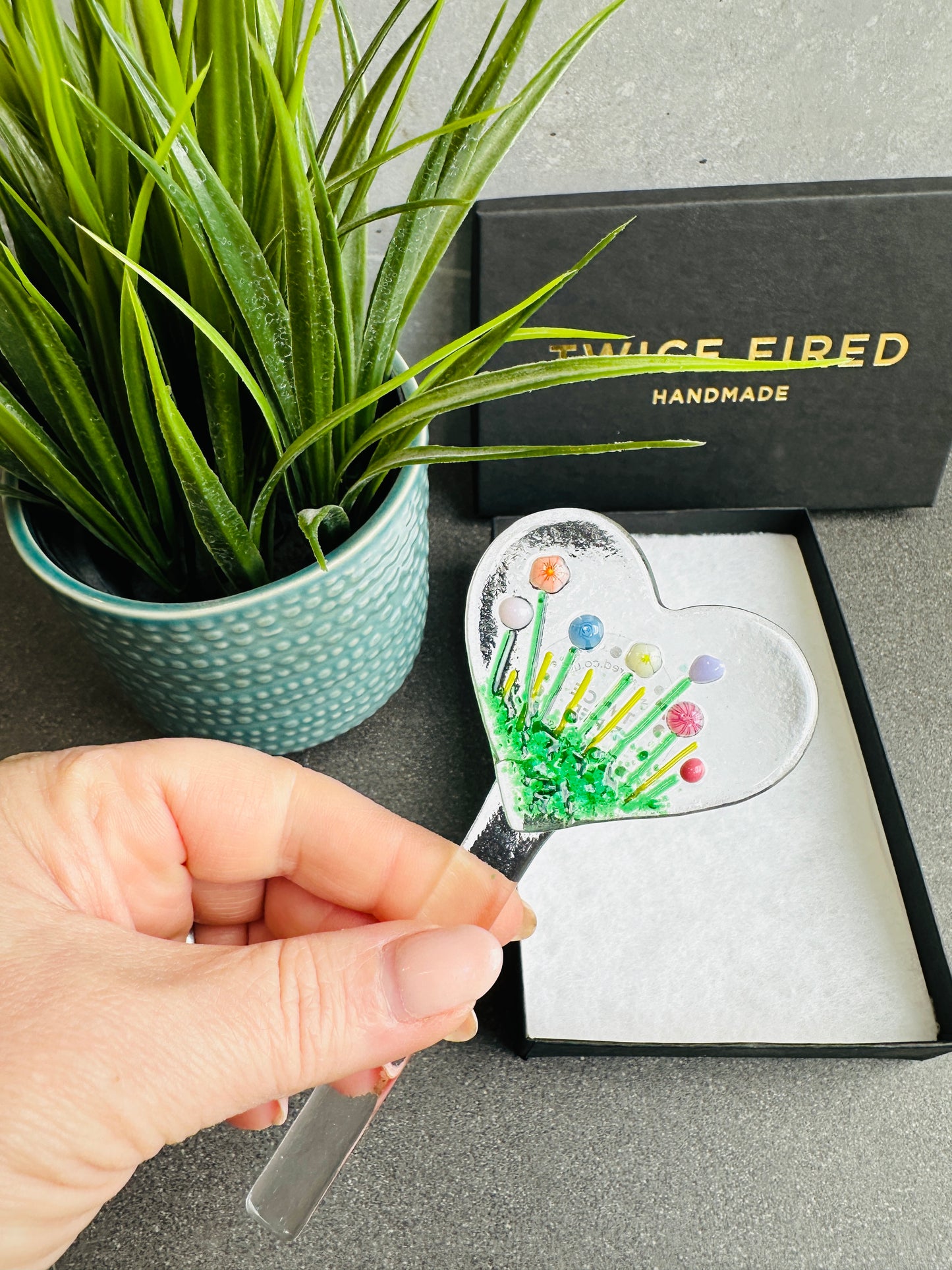 Fused Glass Floral Heart Hanger – Handmade Flower Decoration, Mother’s Day Gift, Romantic Keepsake, Luxury Gift Box