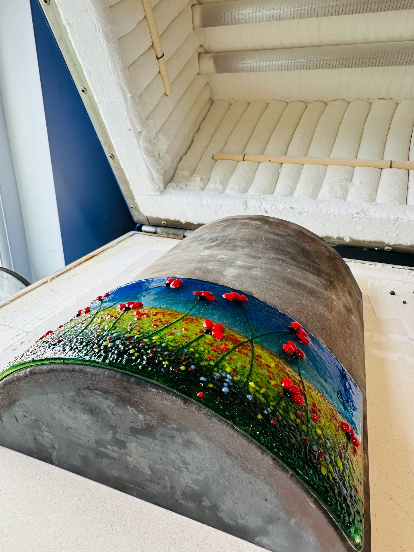 Large Fused Glass Poppy Curve – Handmade Floral Art, Remembrance Gift, Poppy Home Decor, Nature-Inspired Glass Panel, Unique Gift for Her