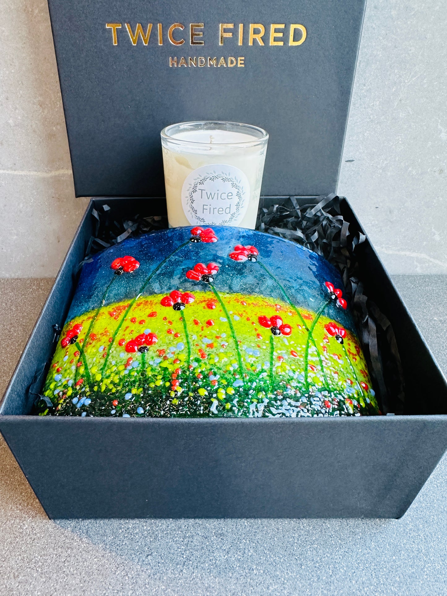 Medium Fused Glass Poppy Curve – Handmade Floral Art, Remembrance Gift, Poppy Home Decor, Nature-Inspired Glass Art, Unique Gift