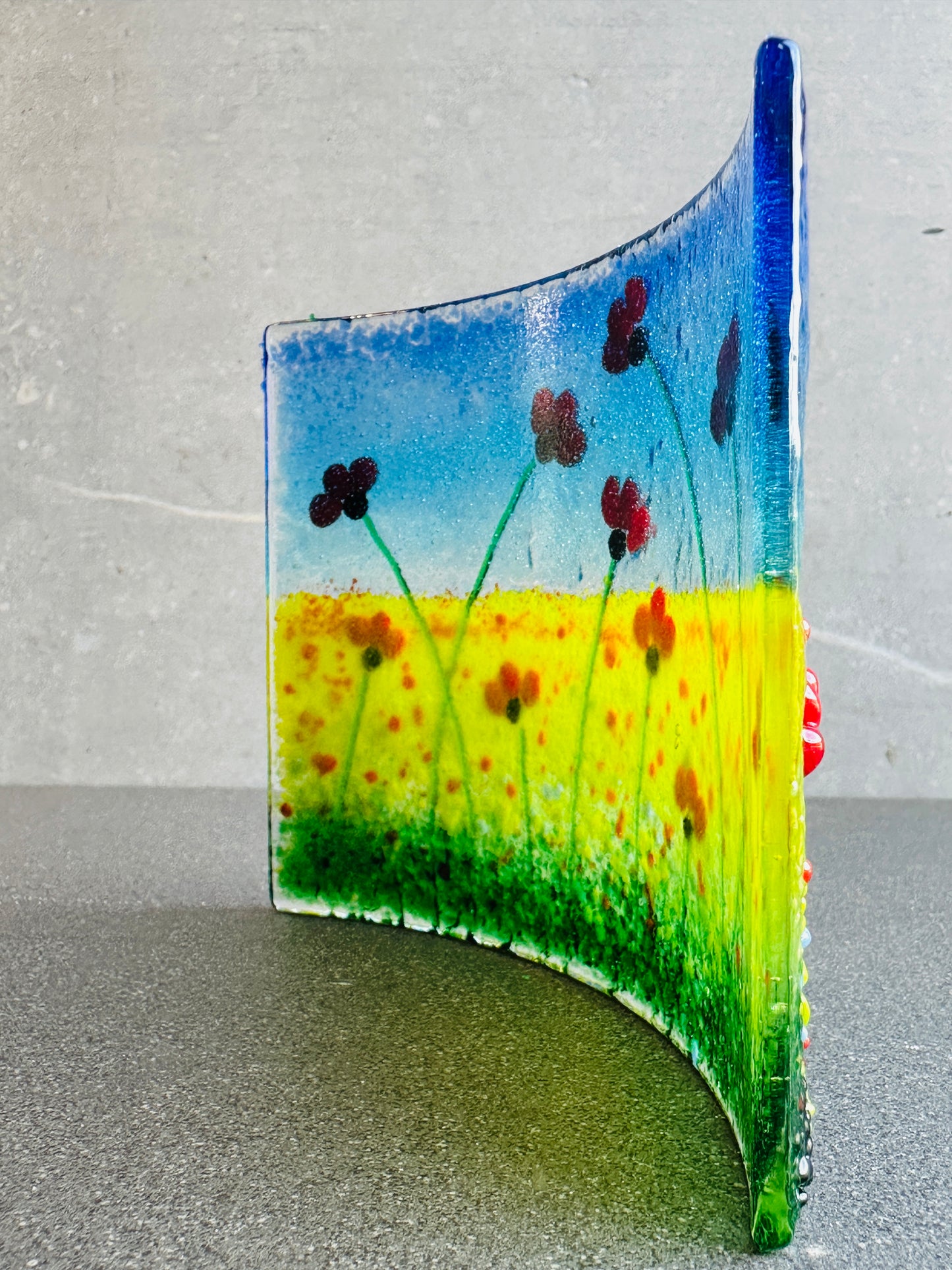 Medium Fused Glass Poppy Curve – Handmade Floral Art, Remembrance Gift, Poppy Home Decor, Nature-Inspired Glass Art, Unique Gift
