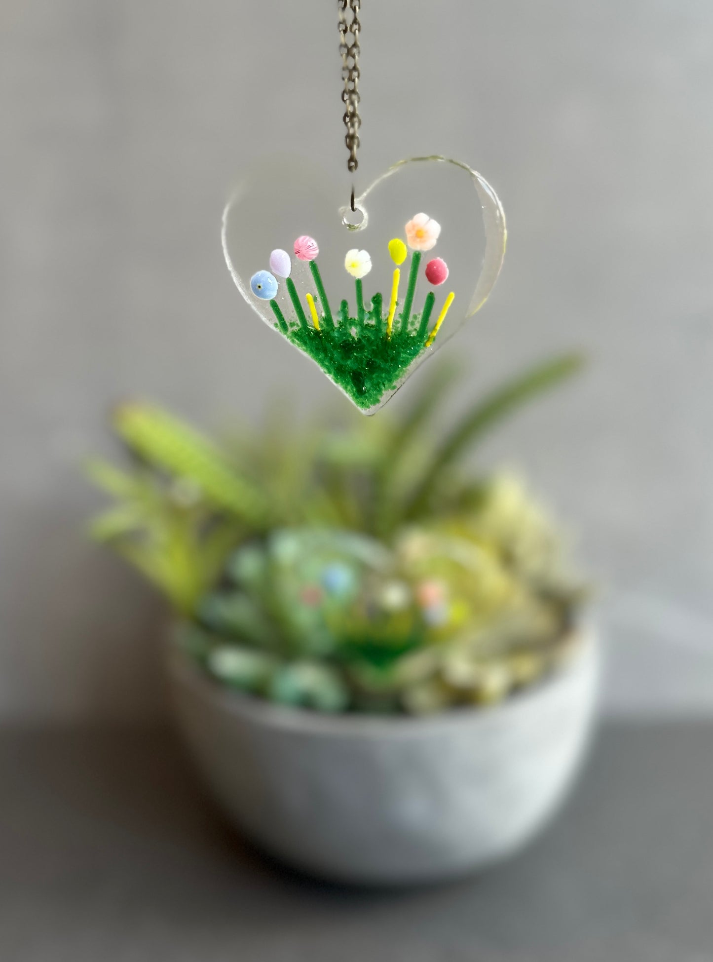 Fused Glass Floral Heart Hanger – Handmade Flower Decoration, Mother’s Day Gift, Romantic Keepsake, Luxury Gift Box