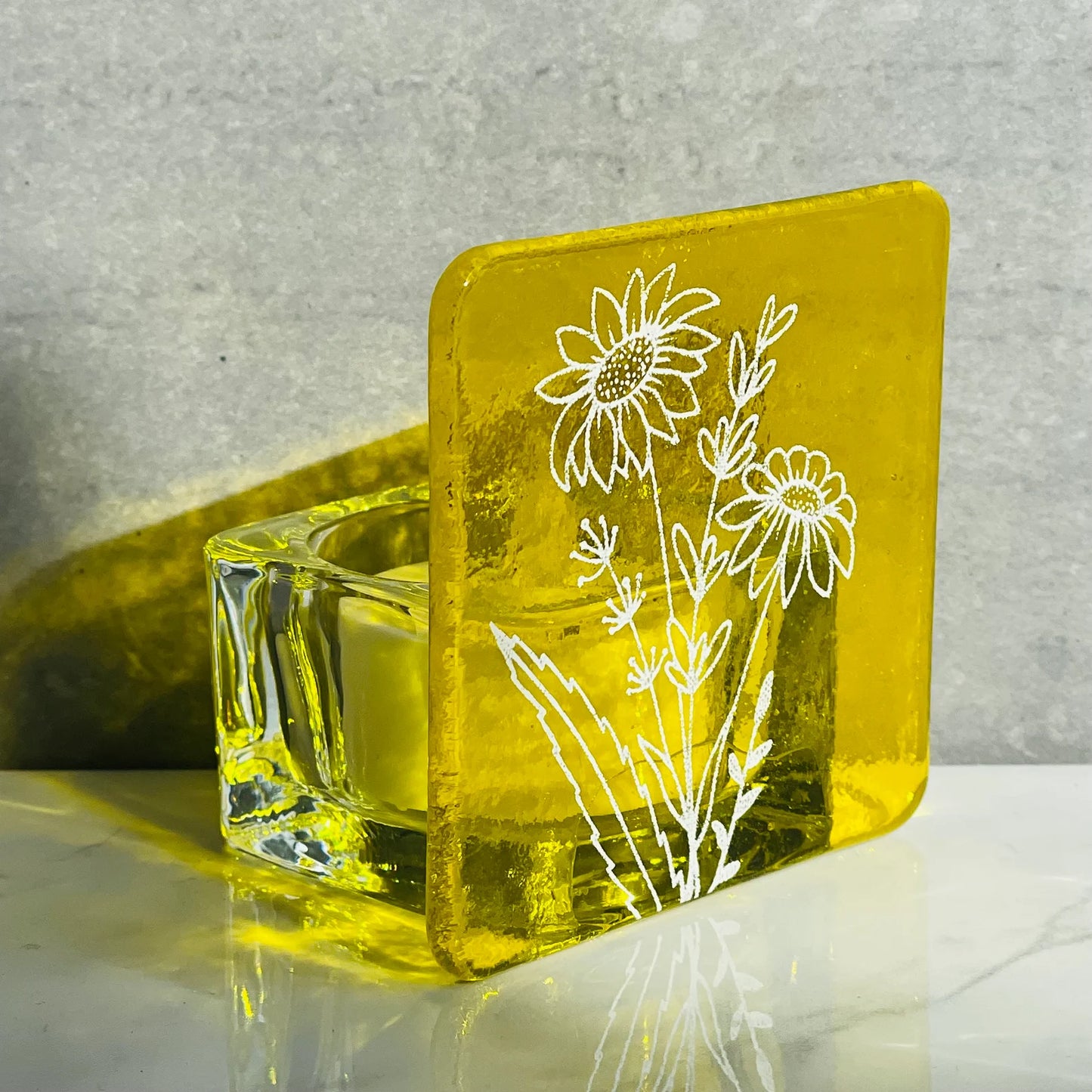 April Daisy - Tea Light
