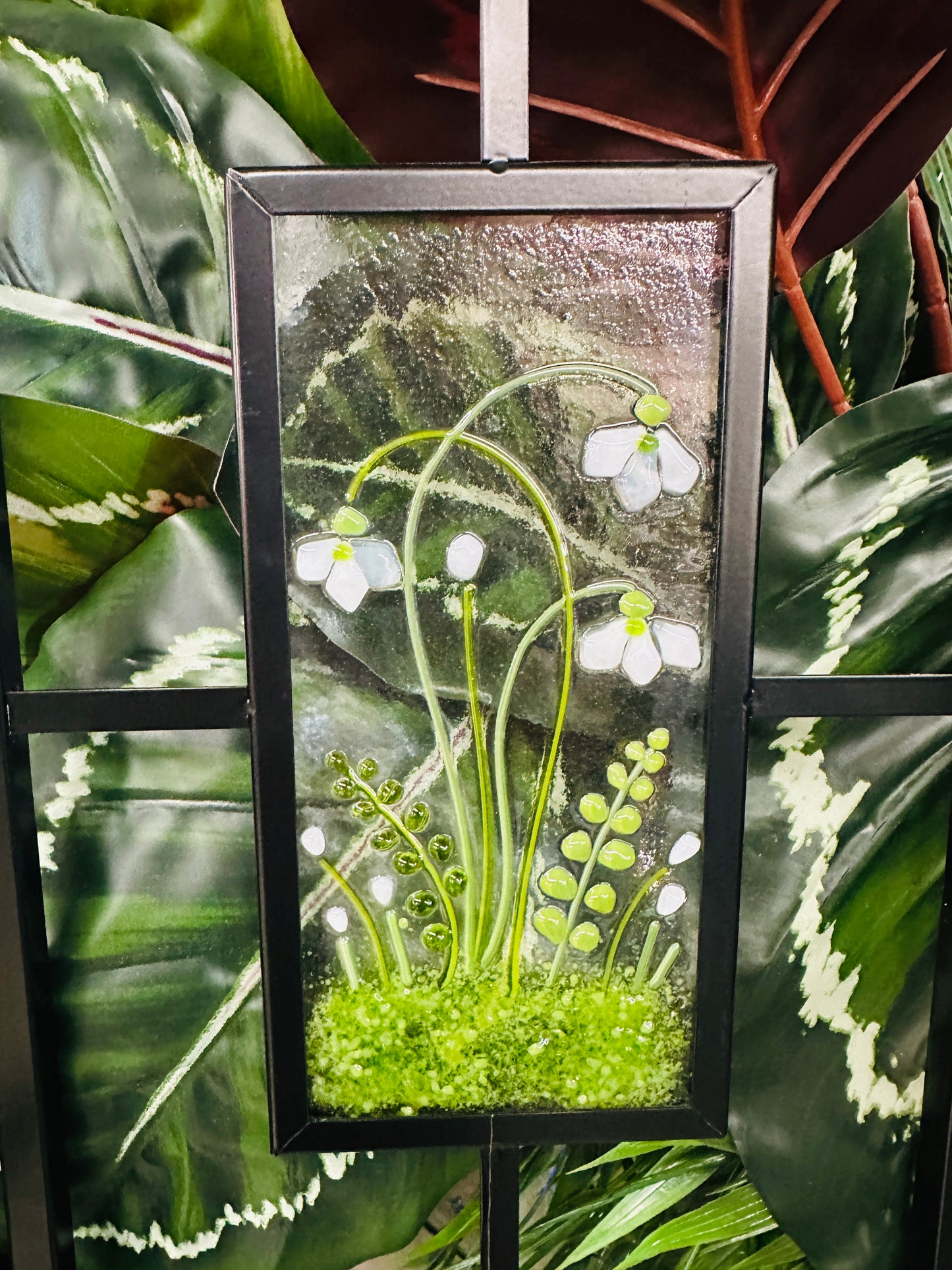 Snowdrop plant pot trellis