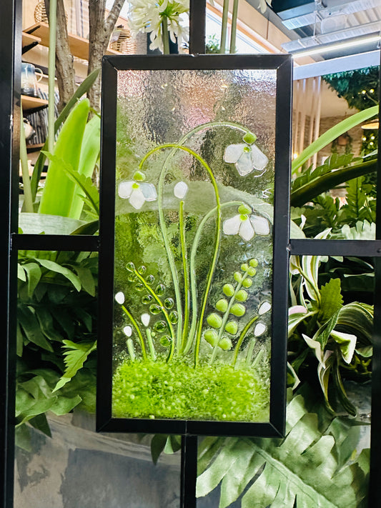 Snowdrop plant pot trellis